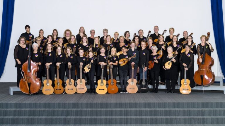 Nederlandse en Belgische mandoline-orkesten geven concert in Hardinxveld-Giessendam